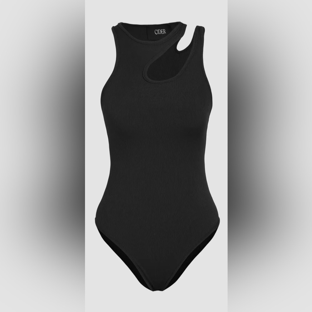 Assymetrical black sleeveless leotard